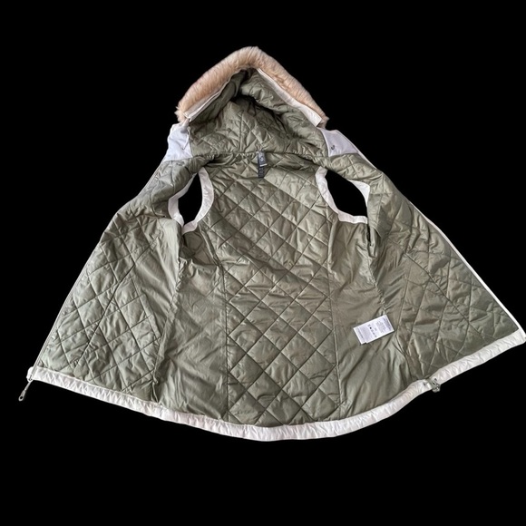 ❄️⛄️🏂Mountain Hardware Puffer Vest Women’s Size M Faux Fur Hooded White - Picture 3 of 6